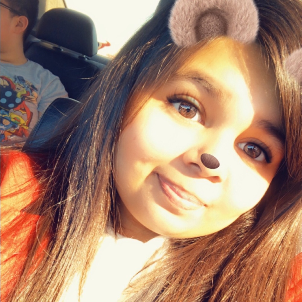 Meet your Posher, Yanira